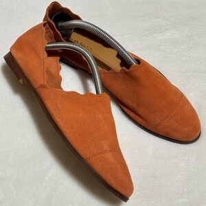 Anthropologie Klub Nico Women’s Georgette Scalloped Flats Orange Suede size 8‎